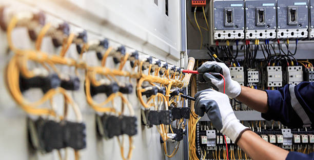 Professional Electrician technician working in Lake Mary Jane, FL